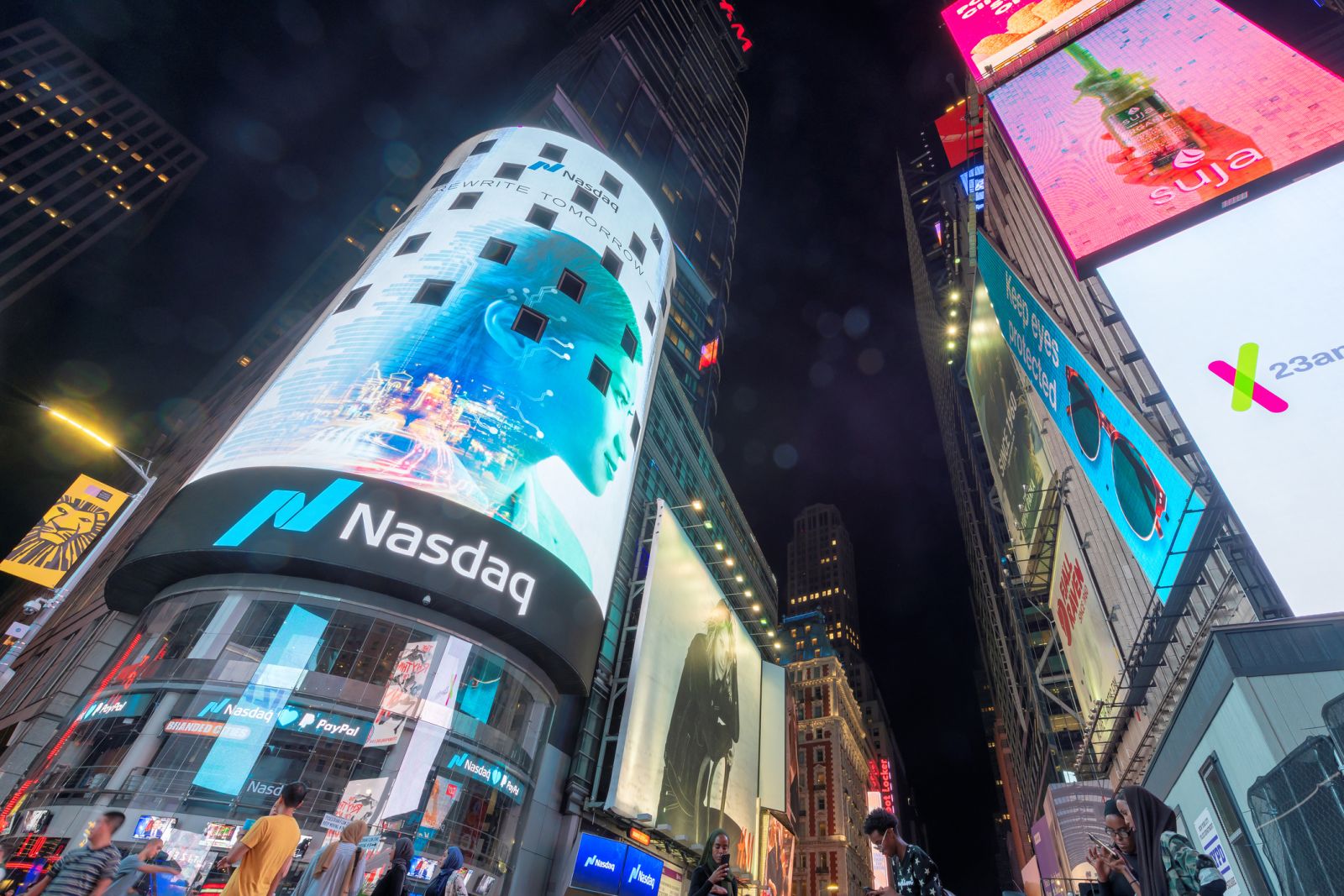Weakness in Chipmakers Drags Stock Indexes Lower