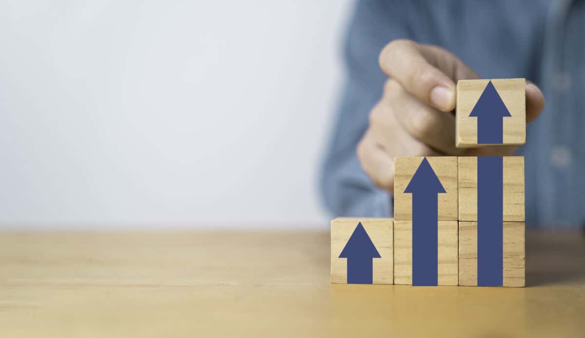 Waiting for a Crash? These 2 TSX Stocks Could Keep Climbing Without You